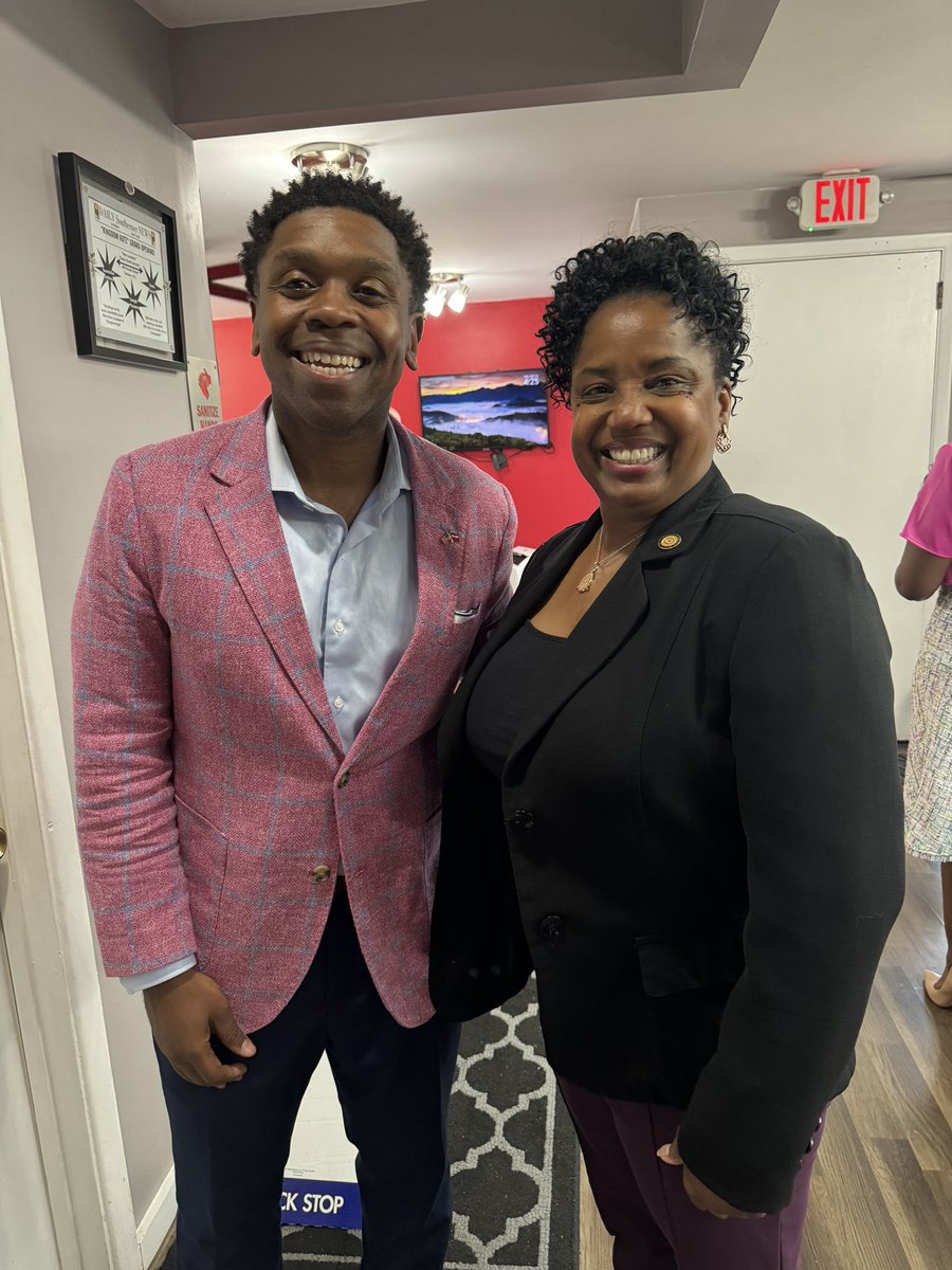 #Battleground North Carolina- In it to win it 🗳️
Cc: <a href="/harrisonjaime/">Jaime Harrison</a> <a href="/NCDemParty/">NC Democratic Party</a> <a href="/abreezeclayton/">Anderson Clayton☀️</a> @Sen_KandieSmith