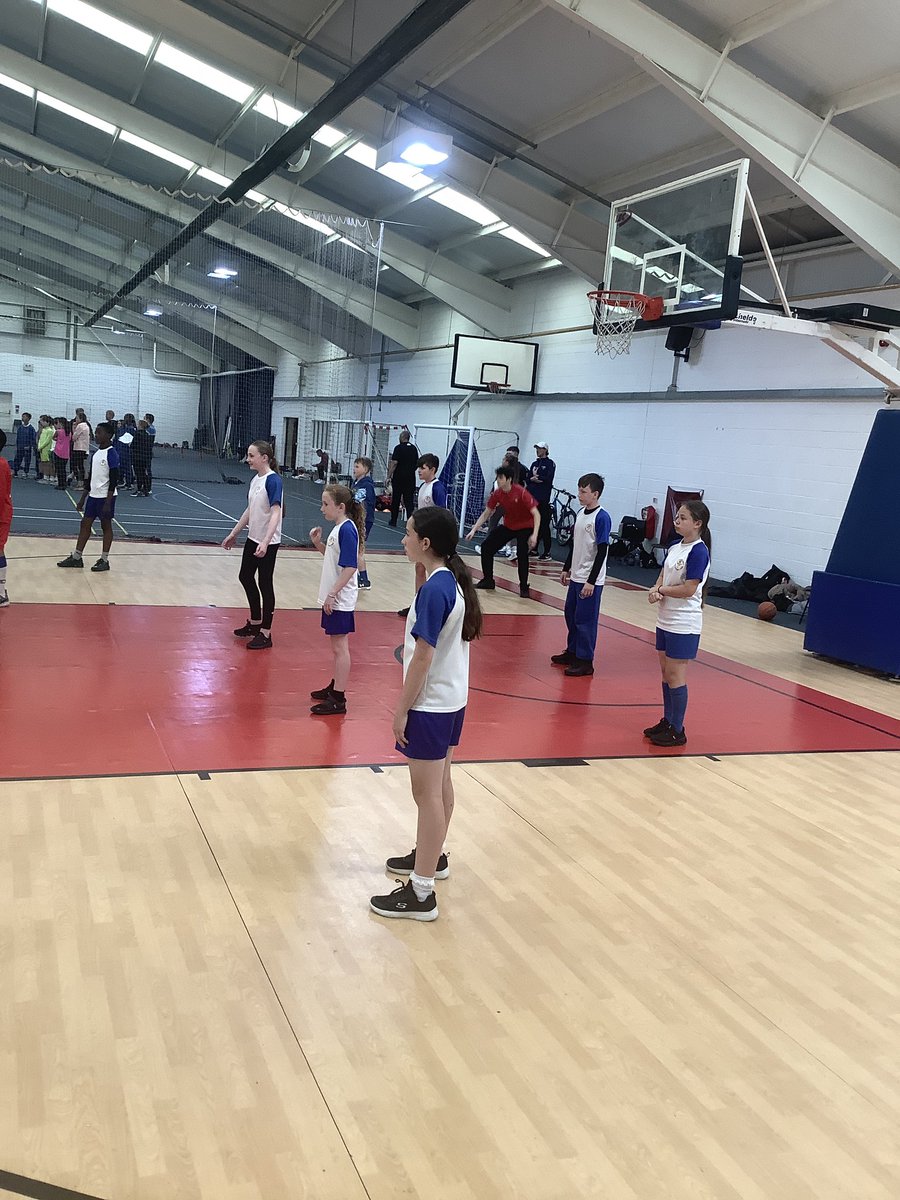 Session 3 @Liverpool_SSP Basketball 🏀 @LJMU @archbeckpe Defence drill warmup