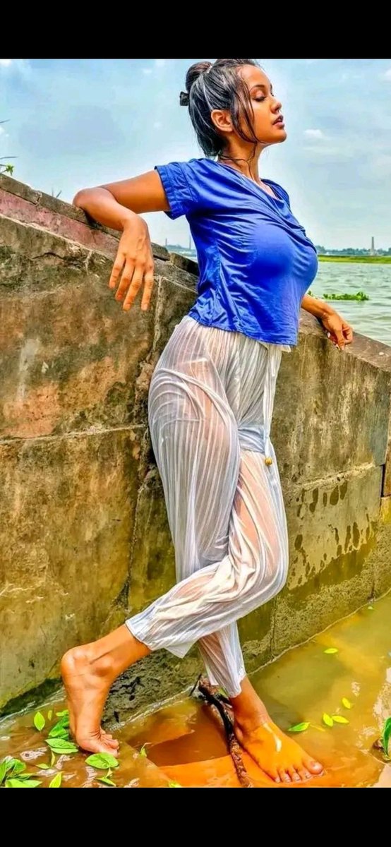 এই গরমে এক সাথে গোসল করার জন্য কেউ আছ