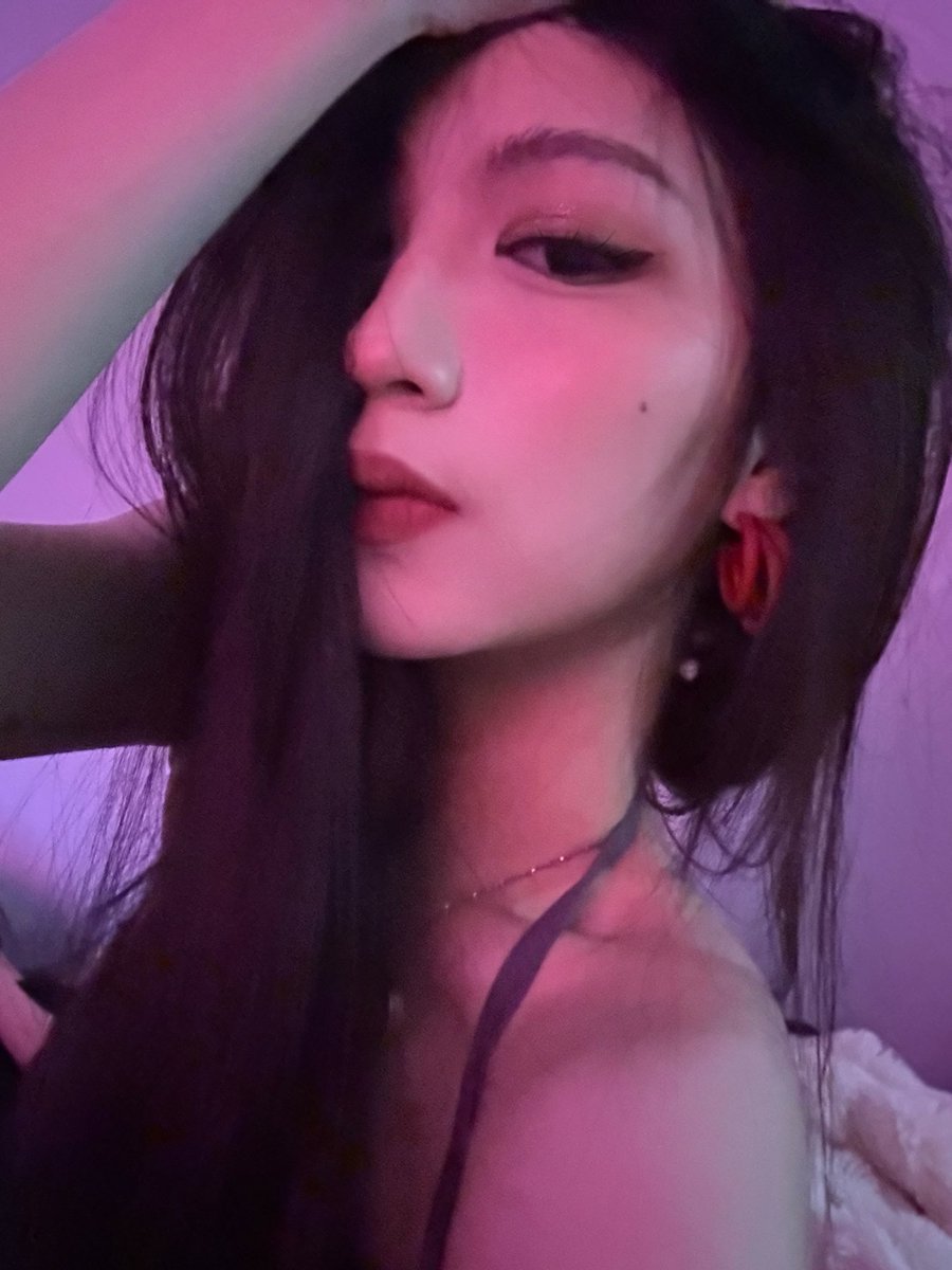 What’s the hottest project on <a href="/base/">Base</a> right now? 🔵 
Tap in ⬇️ I’m all eyes👂🏻