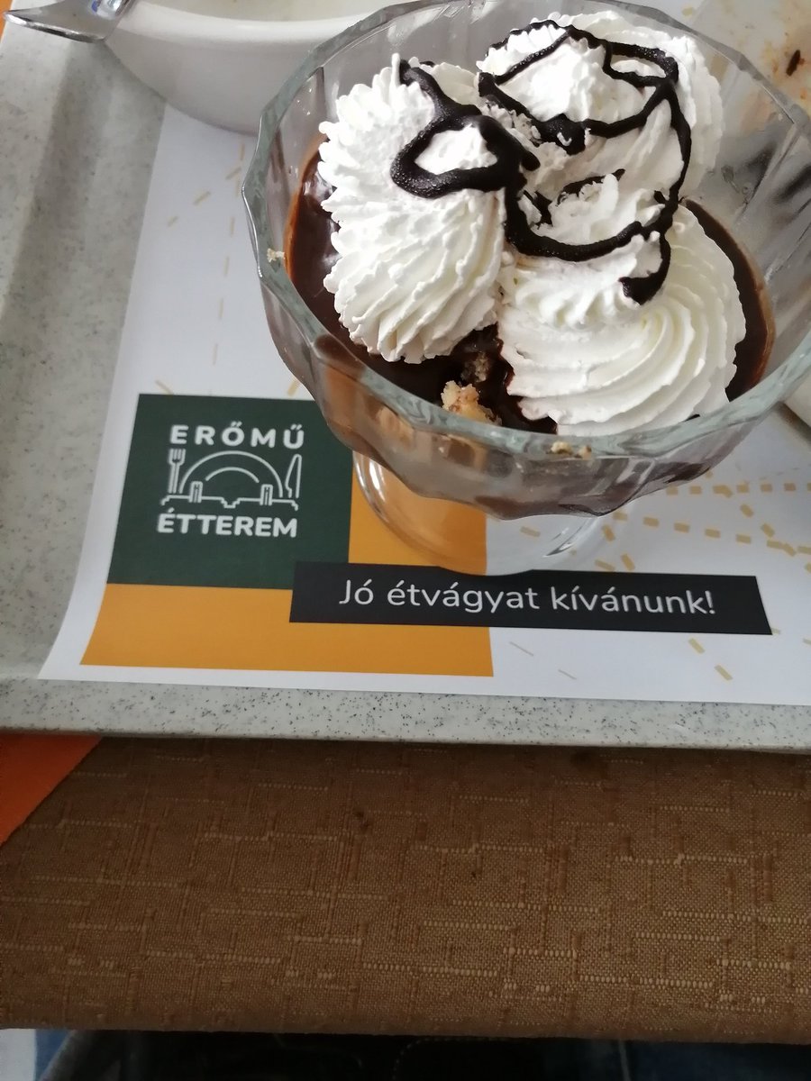 AkosBanhidi's tweet photo. További ajándék somlói a csövesektől https://t.co/i1PFVkQn7s