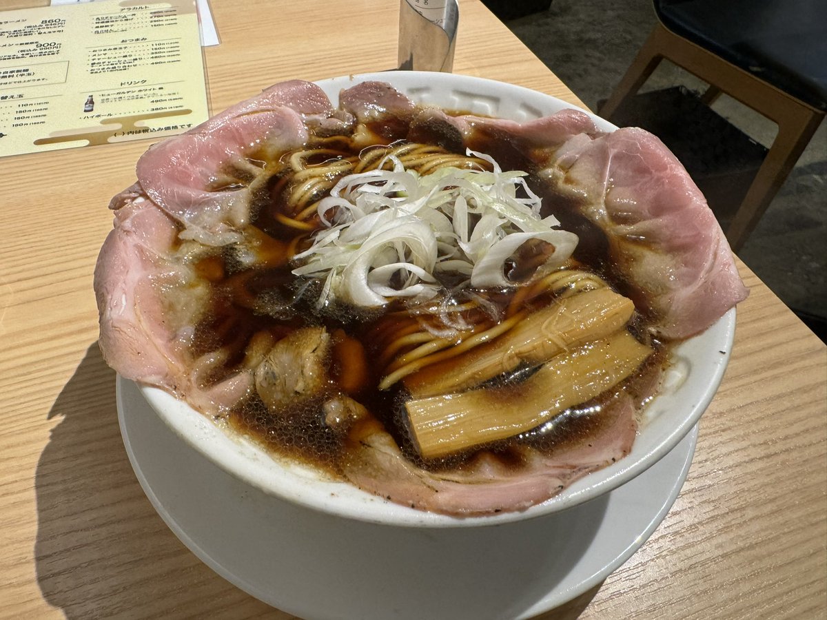 出張の楽しみなのがラーメン！

2日連チャンです笑

関西のラーメン最高に美味しいです！

明日もドライアイス洗浄頑張ります！

#ドライアイス洗浄
#出張飯