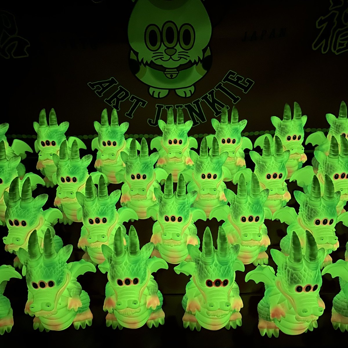 coming soon🐉🐉🐉 #カームドラゴン #蓄光 #ソフビ @hakaba_nakano