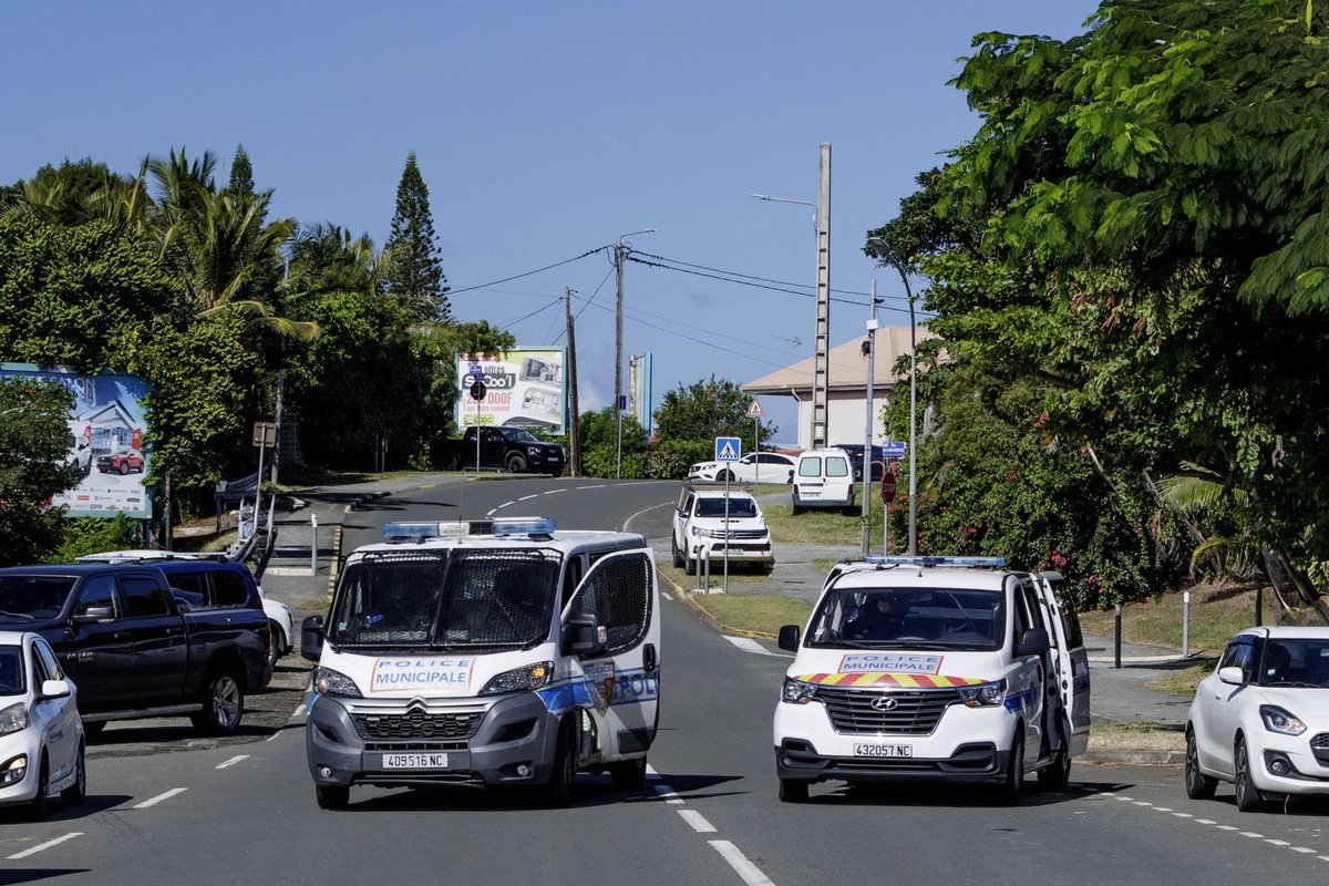 Émeutes en Nouvelle-Calédonie : septième mort depuis le début des violences. Un homme a été abattu par balle par un policier, pris à partie avec ses collègues par 'une quinzaine d'individus'. Les fonctionnaires ont reçu des coups au visage, annonce la parquet de Nouméa.
