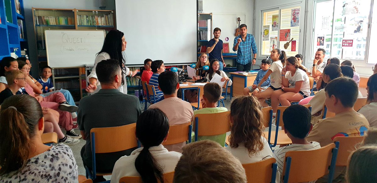 Hoy, el programa de radio 'El Futuro es Nuestro' llega a Almonte, Huelva. Gracias a los alumnos y alumnas del CEIP Los Llanos por esta experiencia radiofónica maravillosa!!!!🎙️🎙️ Un proyecto de EMA-RTV en colaboración con @AndaluciaJunta