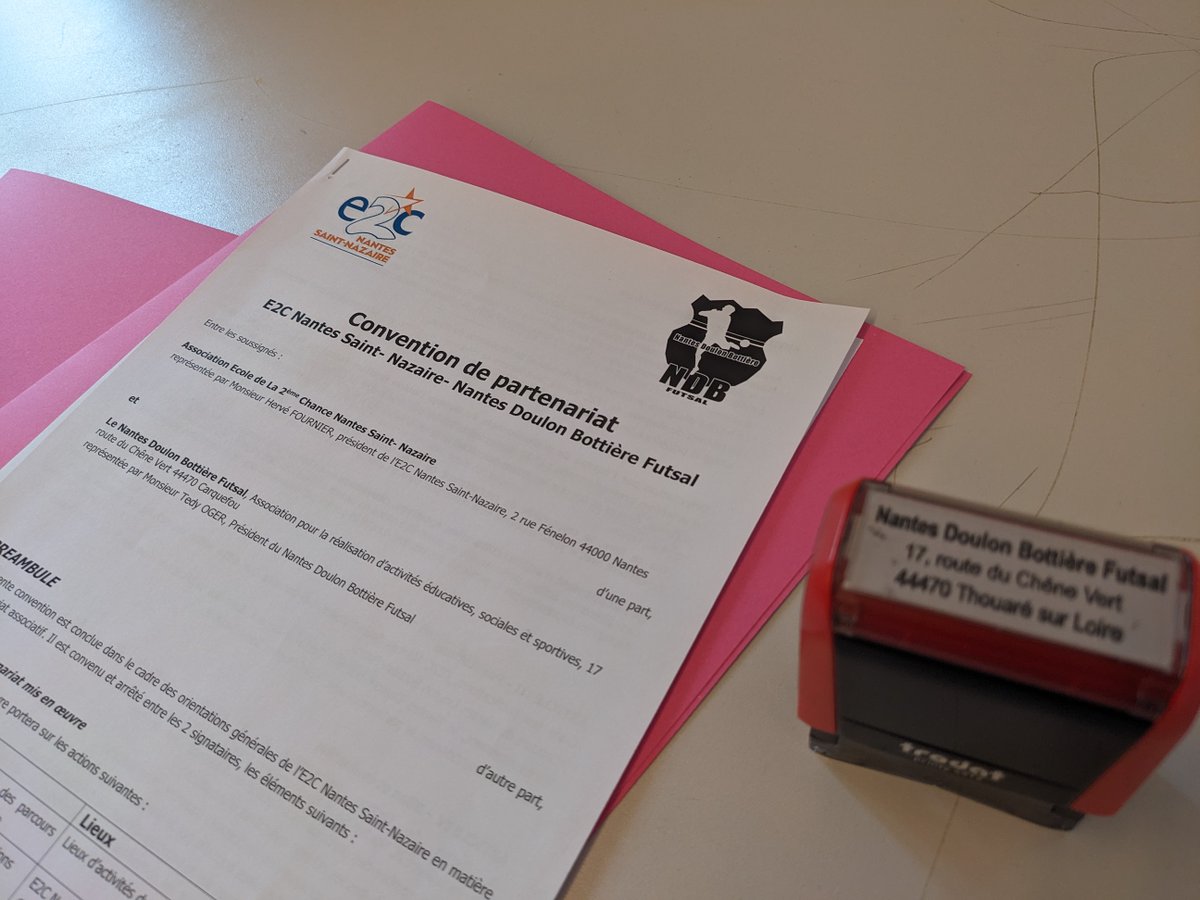 🖋 Signature d'une convention entre le Nantes Doulon Bottière Futsal et l'E2C Nantes qui concrétise un #partenariat de longue date : accueil de stagiaires pour la découverte du secteur de l'animation, événements partagés, orientation…
#ensemblepourlemploidesjeunes #Nantes #E2C