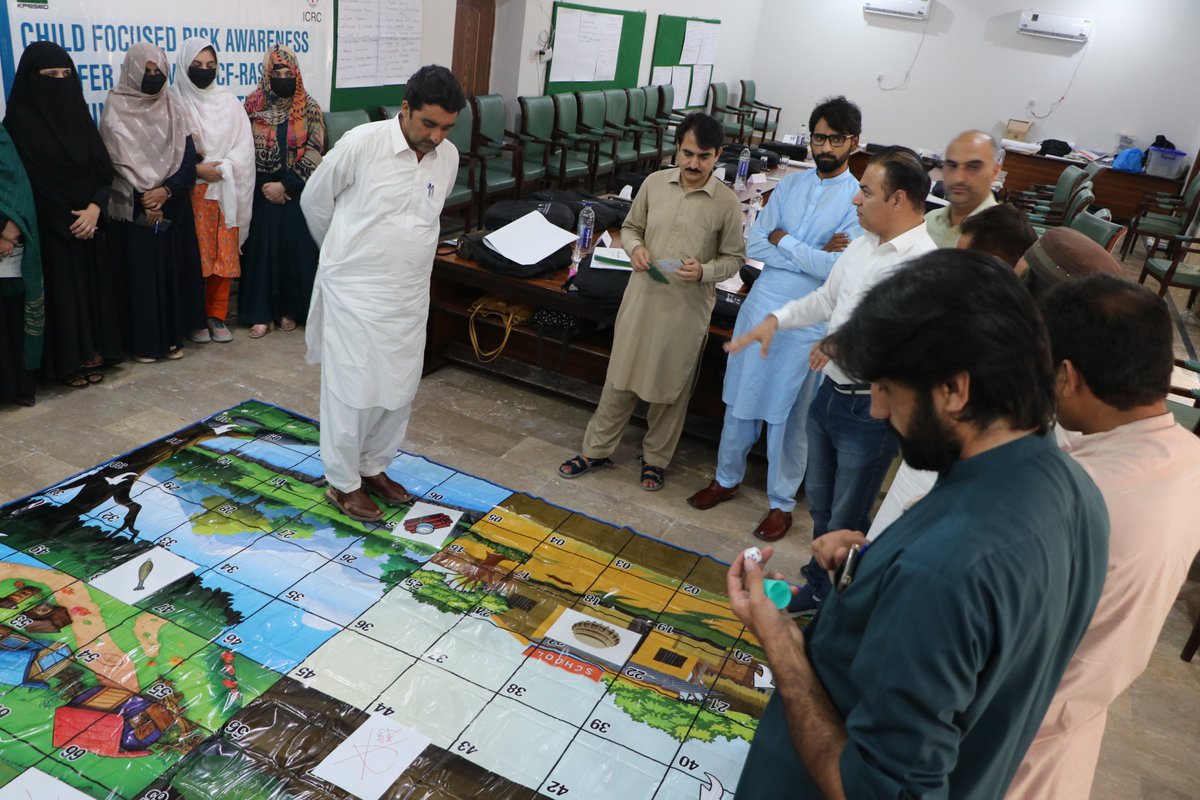 We held a training session in Dera Ismail Khan for community leaders and school teachers from South Waziristan, to educate them about weapon contamination. With partners like @PRC_official, we're fortifying awareness & safety measures, aiming for a safer future for all involved.