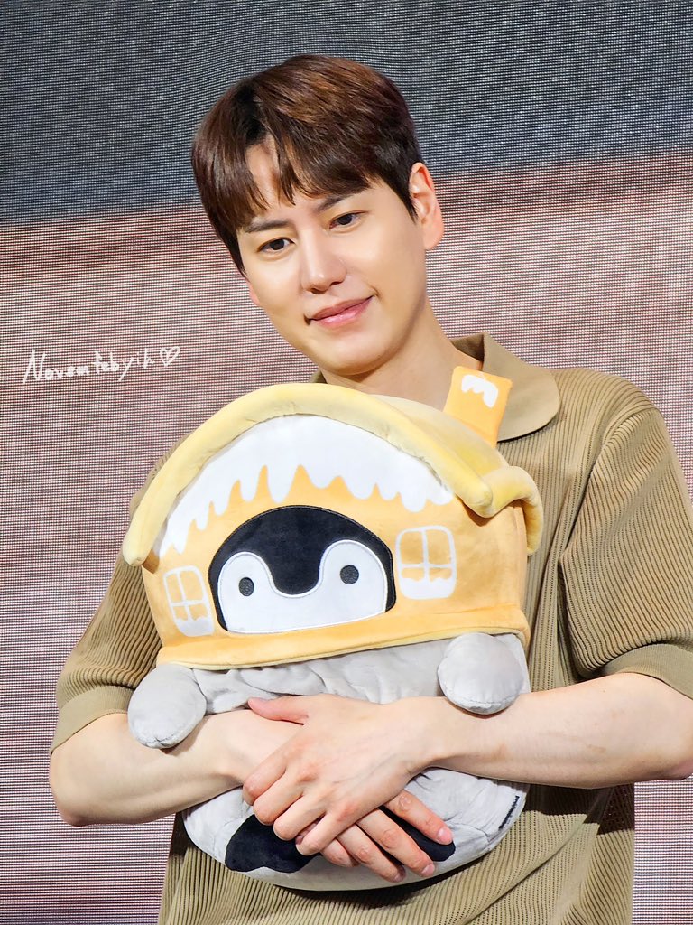 _Oops13's tweet photo. 20240524 YZY fansign

ㄱㅇㅇ ^^

#규현 #圭贤 
#キュヒョン #KYUHYUN https://t.co/CXPmHA6GQp