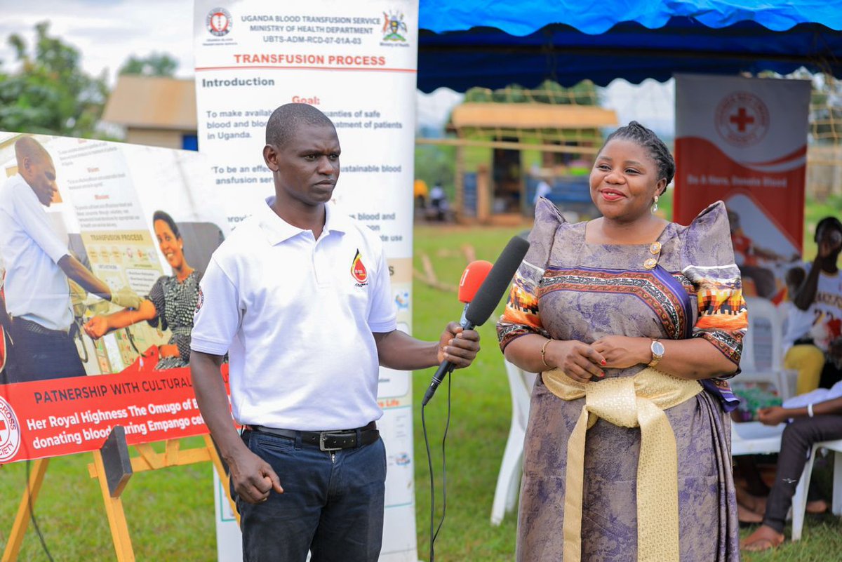 It is a great community engagement exercise that we are involved in while taking blood to the communities of Kakumiro in Bunyoro Kitara Kingdom. Today, we join the Queen Mother (Omugo) of Bunyoro as she launches activities ahead of the Empango celebrations scheduled for June