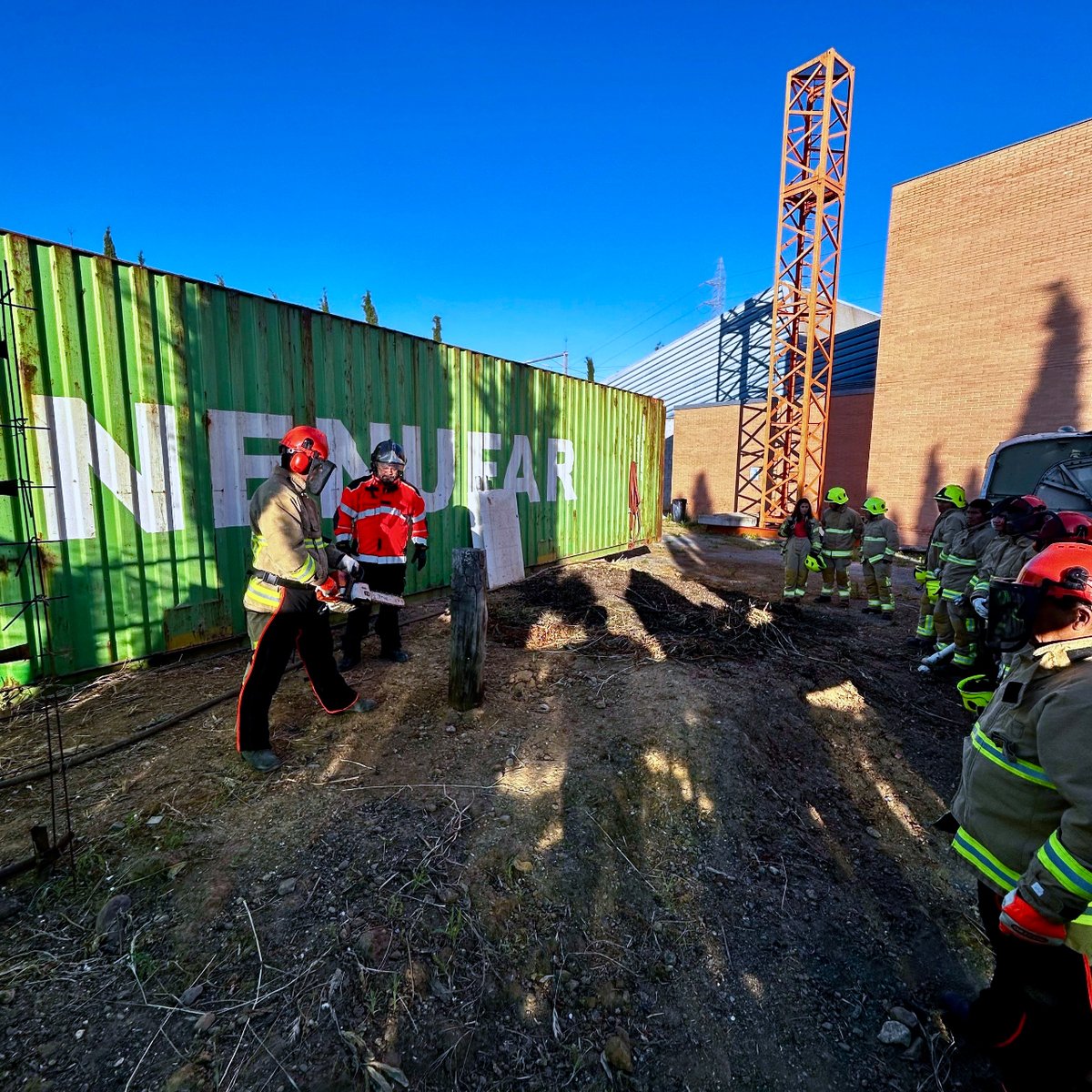 Formamos a las brigadas de lucha contra incendio forestal para que estén preparadas de cara a la próxima temporada.
Whatsapp: 683 43 50 21
Email: sst@sstintegral.com
 #contraincendios #cuerpodebomberos #bomberosespaña #bomberos🚒 #oposicionesbomberos #formaciónbomberos