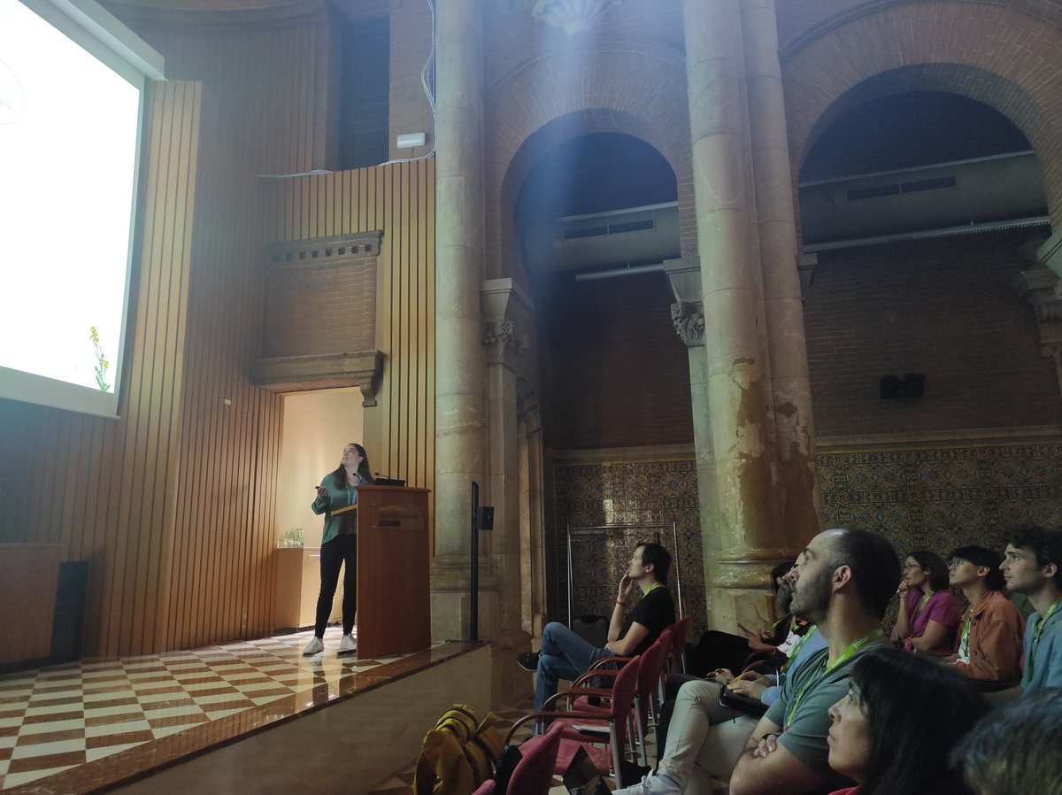 European Workshop on Plant Chromatin (@_ewpc_) on Twitter photo Cristina Alcaide from <a href="/mpipz_cologne/">MPIPZ Cologne</a> characterizes epigenetic barriers to microspore reprogramming. Breakthroughs in plant reproduction! 🌾🔬 #MicrosporeReprogramming #EWPC2024 Cristina Alcaide from <a href="/mpipz_cologne/">MPIPZ Cologne</a> characterizes epigenetic barriers to microspore reprogramming. Breakthroughs in plant reproduction! 🌾🔬 #MicrosporeReprogramming #EWPC2024