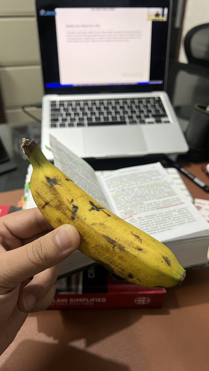 One of my officemates just gave me this banana after seeing the light in our office was still open. Pang snacks ko daw tonight ☺️

#simplethings