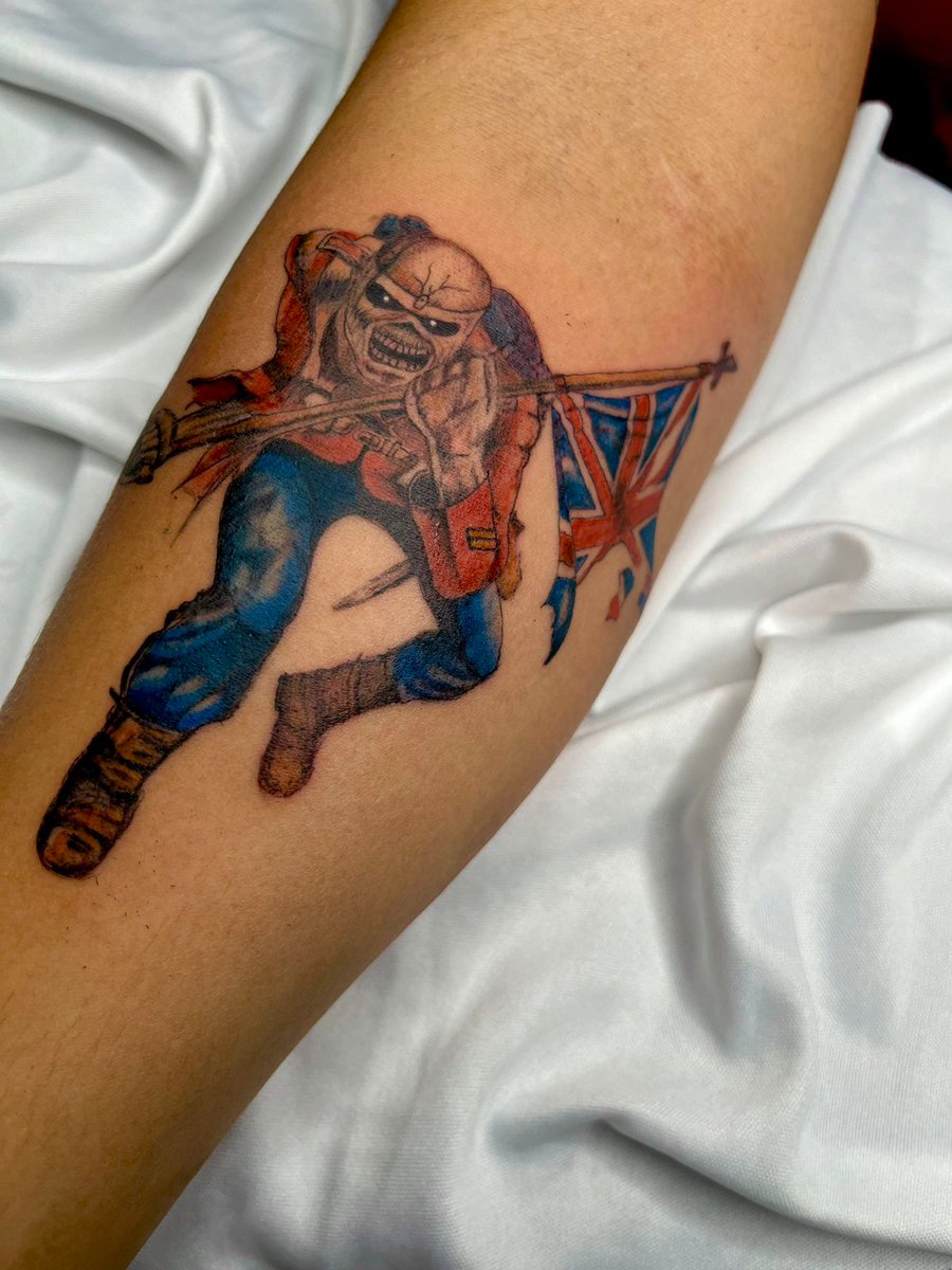 srtasevero_'s tweet photo. Aff,  um dia eu recebi a informação de que existia uma  tatuadora incrível próximo  a mim. Justa com valores orçados e que o resultado é de impressionar. https://t.co/lxlIekaBmg