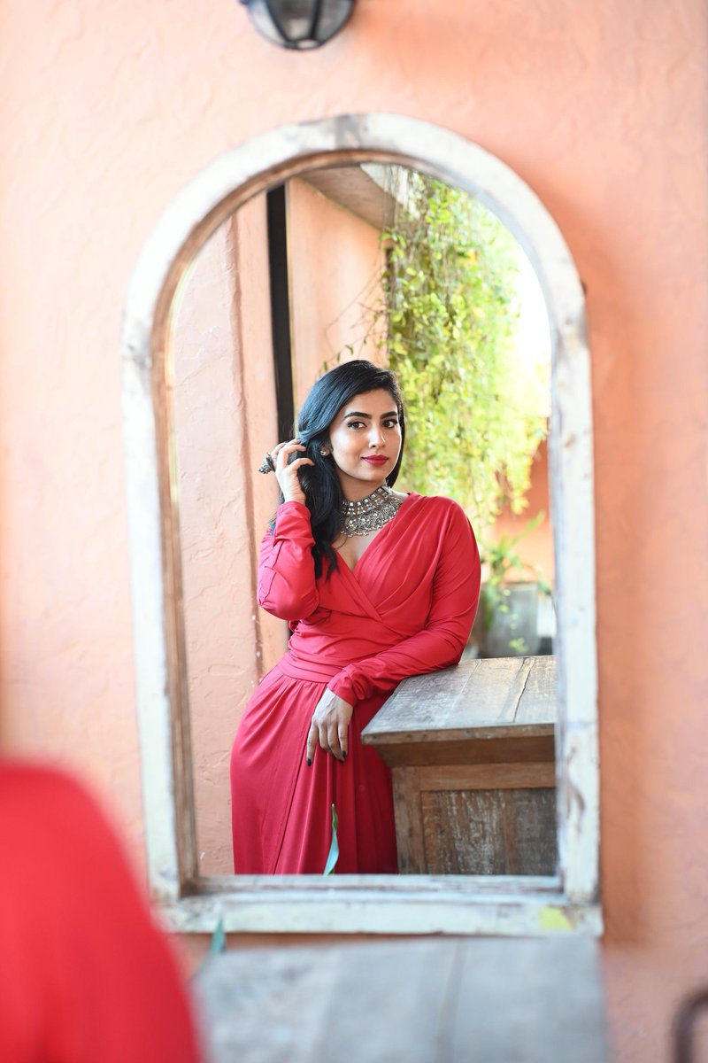 #SaraswathiMenon is slaying in red! 🔥❤️ @Sarasmenon @UVCommunication @proyuvraaj