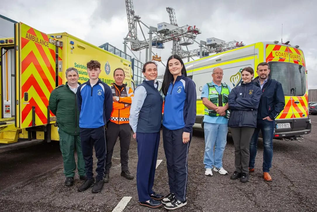 NAS were delighted to be involved in the Student Safe event organised by the @RNLI and the @PortofCork last week. 100 students learnt about different emergency skills such as CPR, water safety and being summer safe.