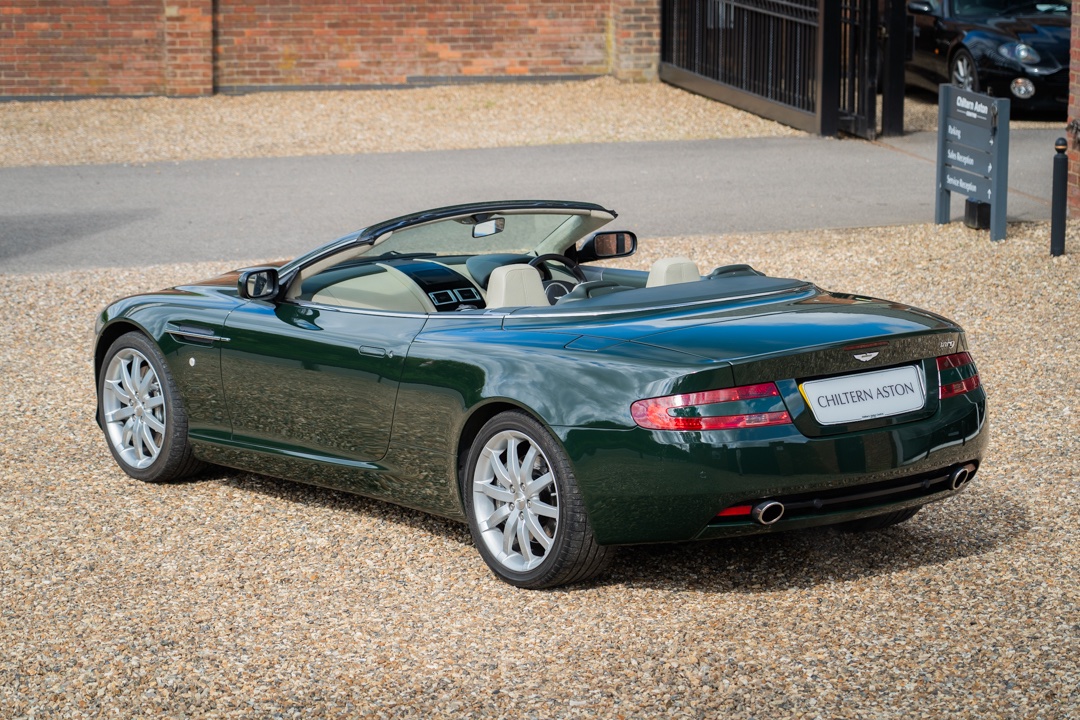 1 of 1 spec Manual 2006 DB9 Volante 
Aston Martin British Racing Green + Moon Shadow  interior

Only 36 RHD DB9 manual Volante's were built for the UK 

£44,850 - sold serviced and with a warranty.

#chilternaston
#astonmartin
#db9
#db9volante

chilternaston.co.uk/car/2006-aston…