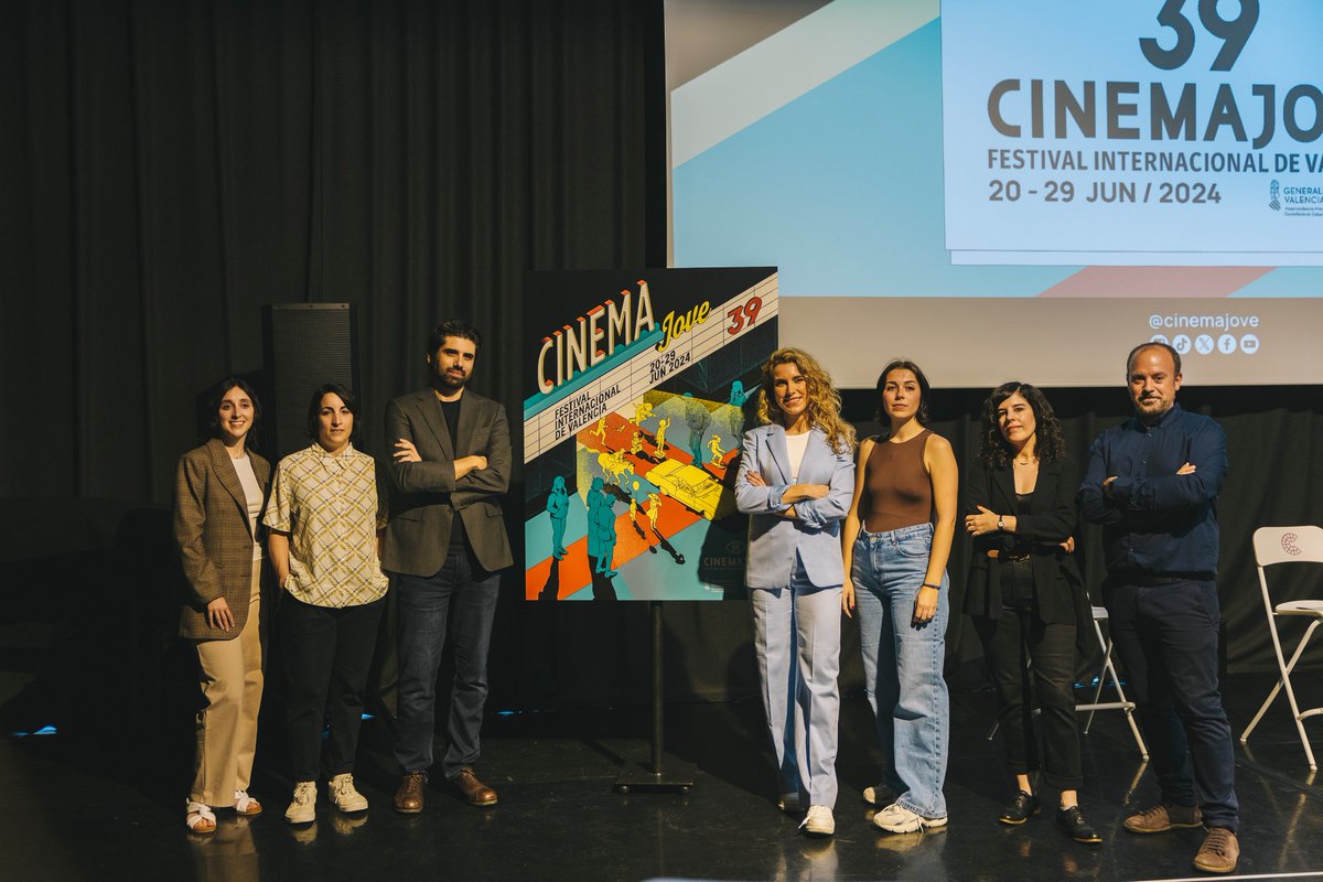 ¡Cartelazo de #39CINEMAJOVE ilustrado por @laurawaechter!
 
👏👏👏👏 
    
<a href="/cinemajove/">Cinema Jove</a> del 20 al 29 de junio en València.
Un año más, con Premio al Mejor Diseño de Cartel en su palmarés oficial :)
valenciaplaza.com/laura-wachter-…