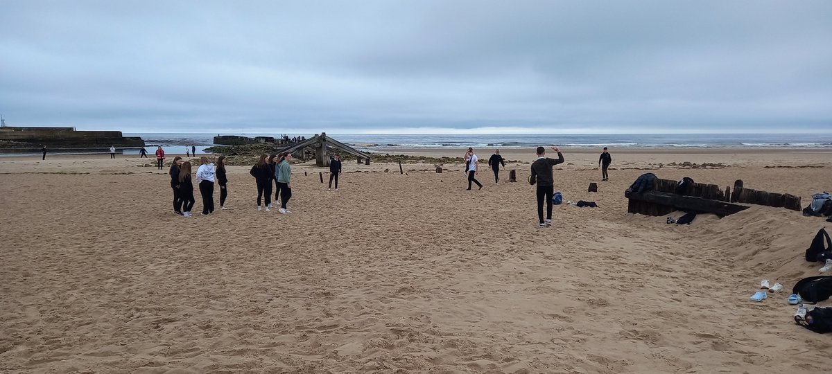 S3 French&amp;Spanish games at the beach #amazingmflteam #spanishwordsonthesand @LossieHigh