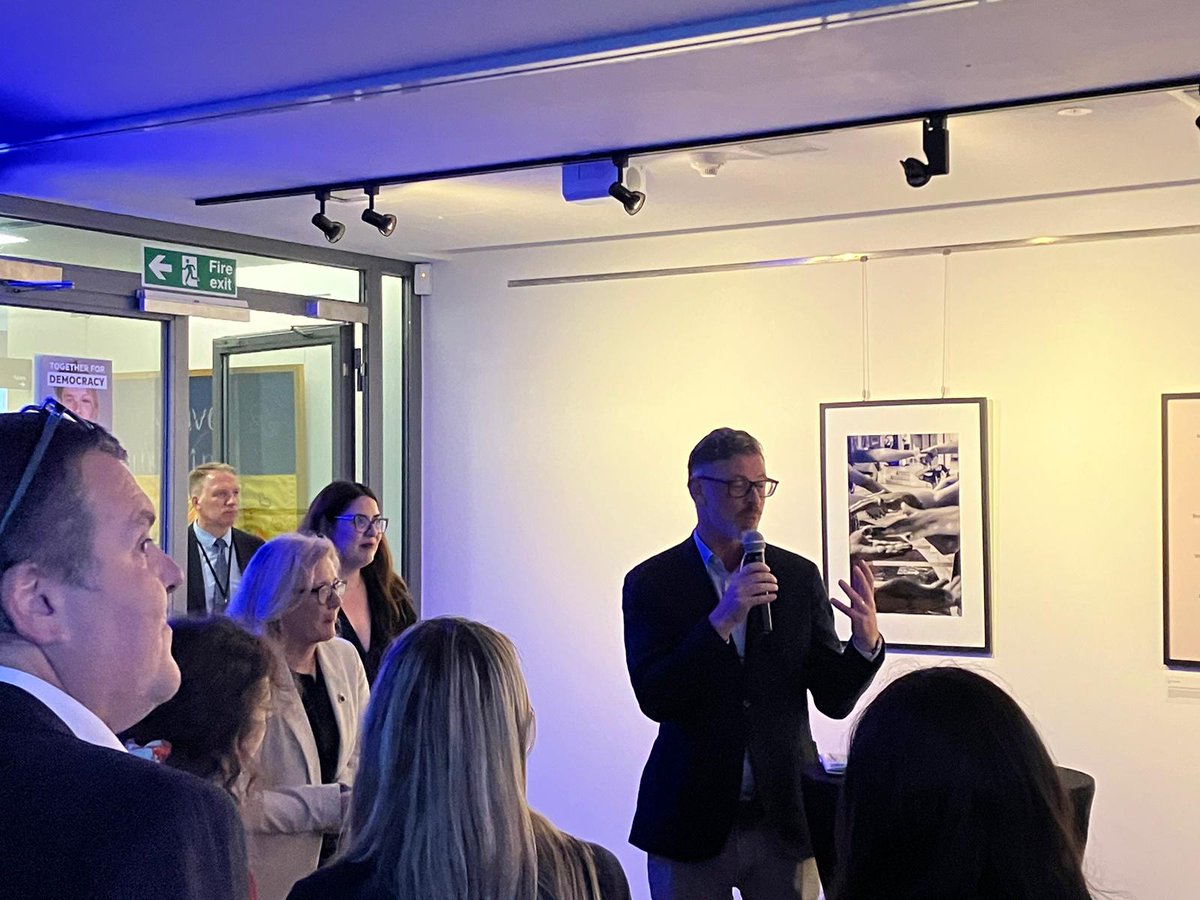 📣 @CillianLohan & his advisor @CuttinMaurizio travelled to London 🇬🇧 to promote their recent @EU_EESC opinion on EU-UK Youth Engagement👉shorturl.at/VVKTS Beyond briefing 🇪🇺 Education Attachés, they attended a @BritishCouncil EU-UK youth arts exhibition at @EUdelegationUK