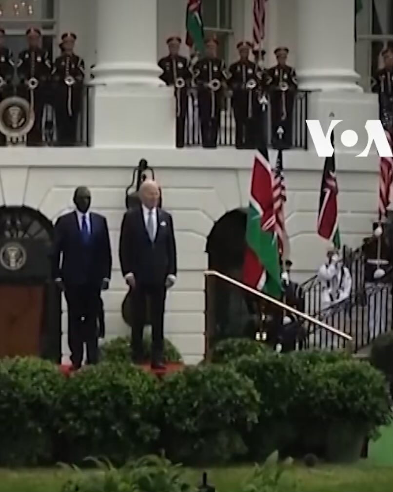 Kenya Cumhurbaşkanı dün Beyaz Saray’da ağırlandı. Onuruna yemek filan verildi. “Kenya”