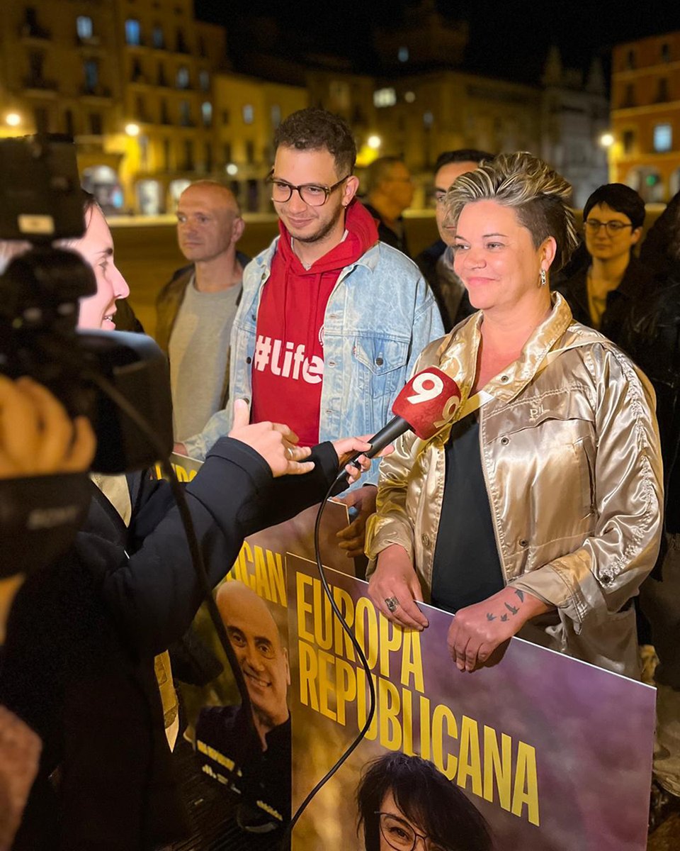 🟡 Iniciem campanya a #Osona per al #9J 🗳️🇪🇺 Al costat d'@EvaFont i @ASerrarols, candidata d'@Esquerra_ERC i candidat del @JoventRepublica a la #CatalunyaCentral. #AraRepúbliques