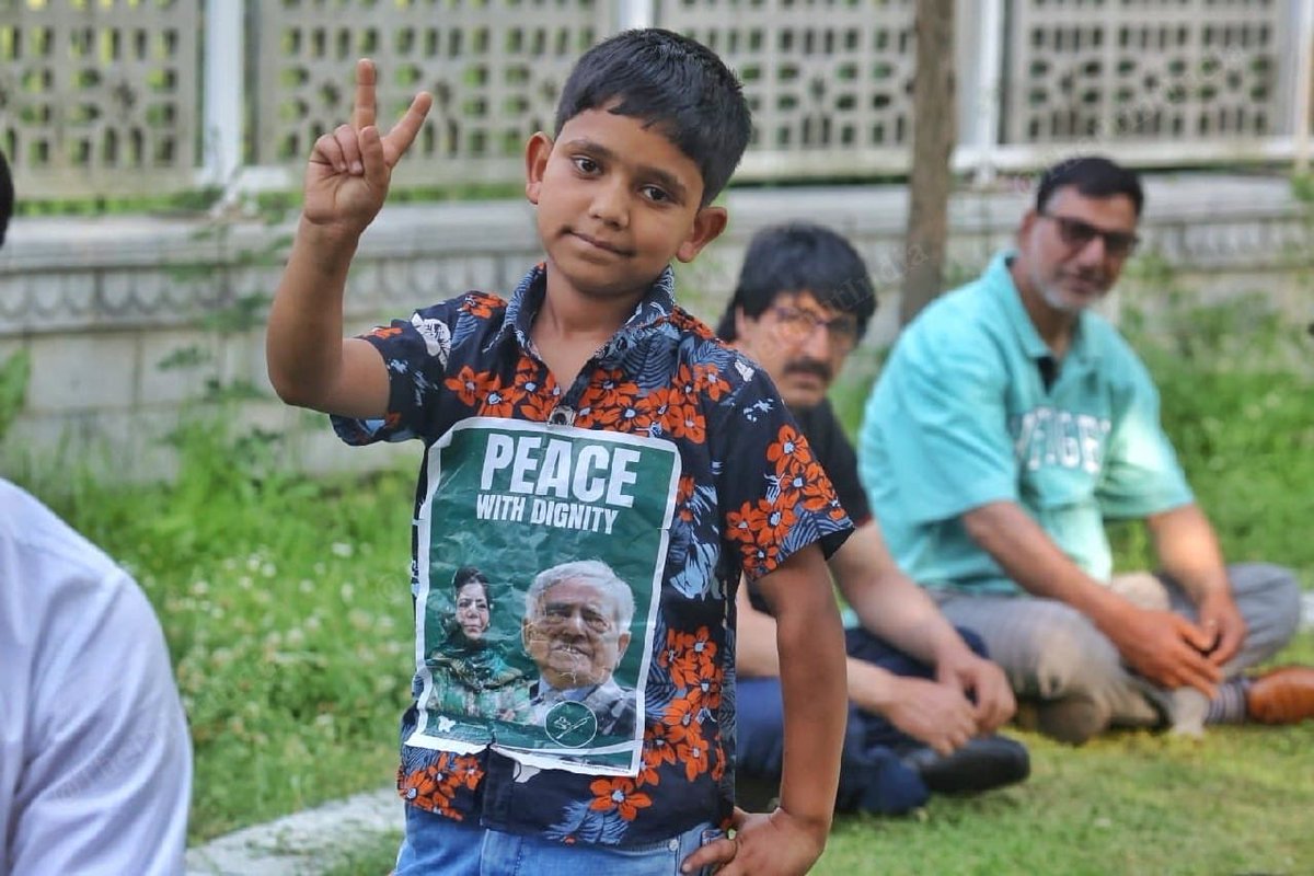 Hope and defiance come early in Bijbehara, Anantnag… #WritingsOnTheWall returns Saturday morning, from Kashmir Valley… This picture by ⁦@PraveenJain2622⁩