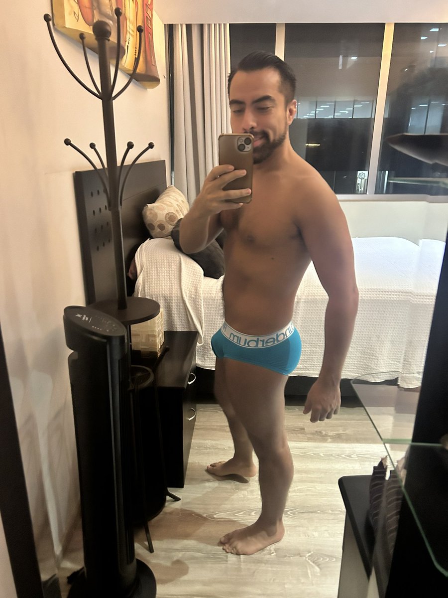 Camus_Mu's tweet photo. Hoy toco azulito… #BuenViernes #calzondeldia https://t.co/2XQLMKsFOV