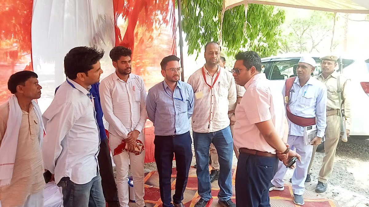 DMmahoba's tweet photo. रा0पालीटेक्निक में वने स्ट्रांगरूम की सुरक्षाव्यवस्था काजायजा लिया।मतदानके बाद स्ट्रांगरूम के बाहर भारी फोर्स तैनात किया गया,साथही बाहर बने कंट्रोलरूम मेंCCTVकैमरों की,स्क्रीन के माध्यम से, राजनैतिक दलों के नामित प्रतिनिधि,ड्यूटी पर तैनात अधिकारियों के द्वारा निगरानी की जा रही है https://t.co/QNE3MyQDnL
