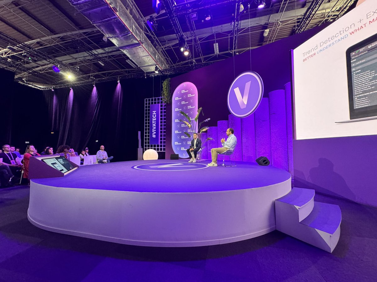 Camille Jourdain (@camillejourdain) on Twitter photo En stage 2, début de la conférence sur le Social Listening et l'IA avec :
- Romain Ponceau <a href="/PonceauRomain/">Romain Ponceau</a>, VP Client Development @digimind_FR
- Jonathan Daglish, Intelligence Services Centre Lead <a href="/DeloitteFrance/">Deloitte France</a>
#CollaborationCommerciale #VivaTech En stage 2, début de la conférence sur le Social Listening et l'IA avec :
- Romain Ponceau <a href="/PonceauRomain/">Romain Ponceau</a>, VP Client Development @digimind_FR
- Jonathan Daglish, Intelligence Services Centre Lead <a href="/DeloitteFrance/">Deloitte France</a>
#CollaborationCommerciale #VivaTech
