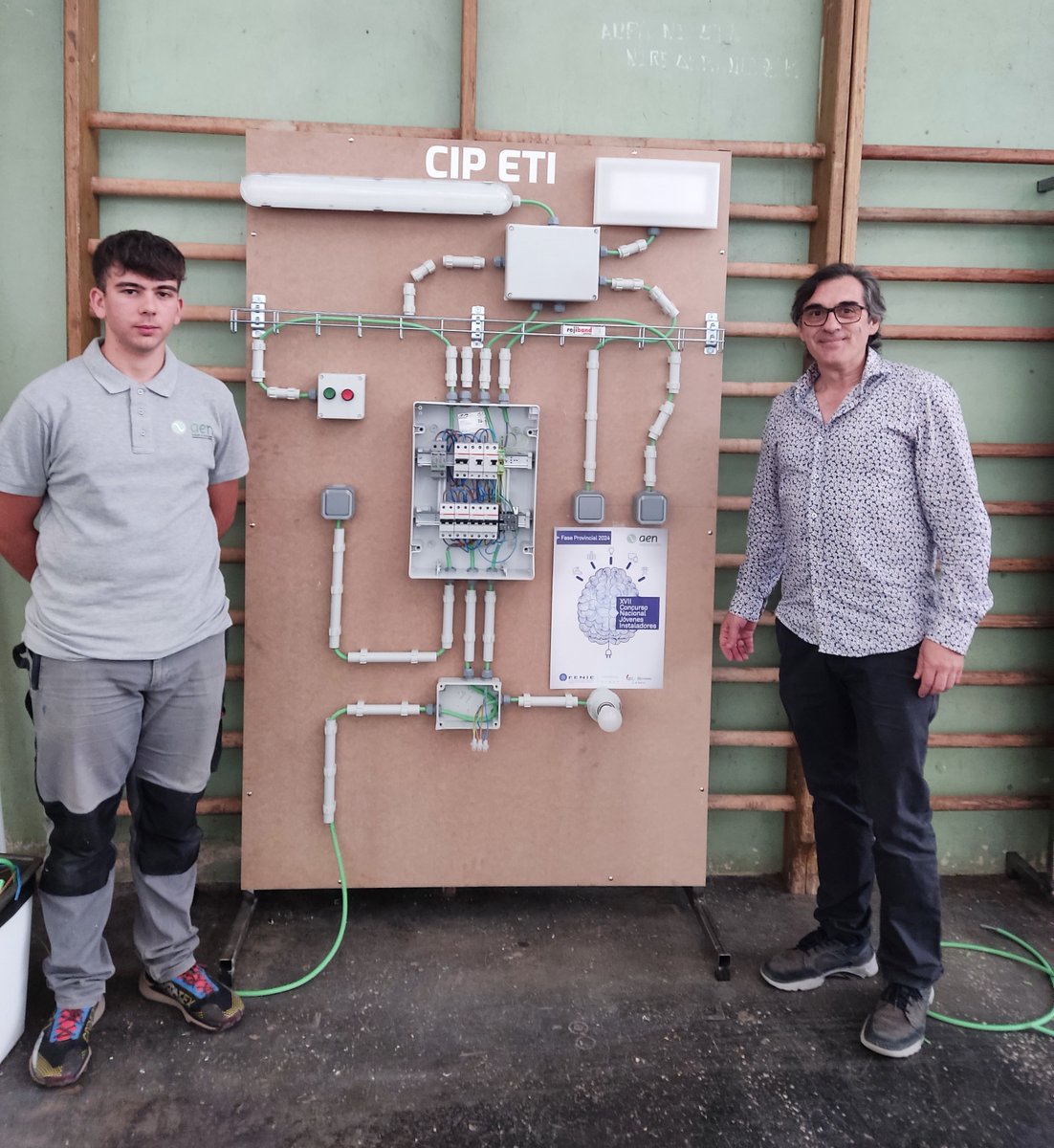 Enhorabuena al alumno del <a href="/CipetiTudela/">C.I.P. ETI de Tudela</a> que se ha alzado con la victoria en la fase provincial de #Navarra  del XVII Concurso Nacional de Jóvenes Instaladores. Arkatiz, mucha suerte en la fase final en #Matelec!!!! #CJI2024
<a href="/FenieInstalad/">FENIE</a>