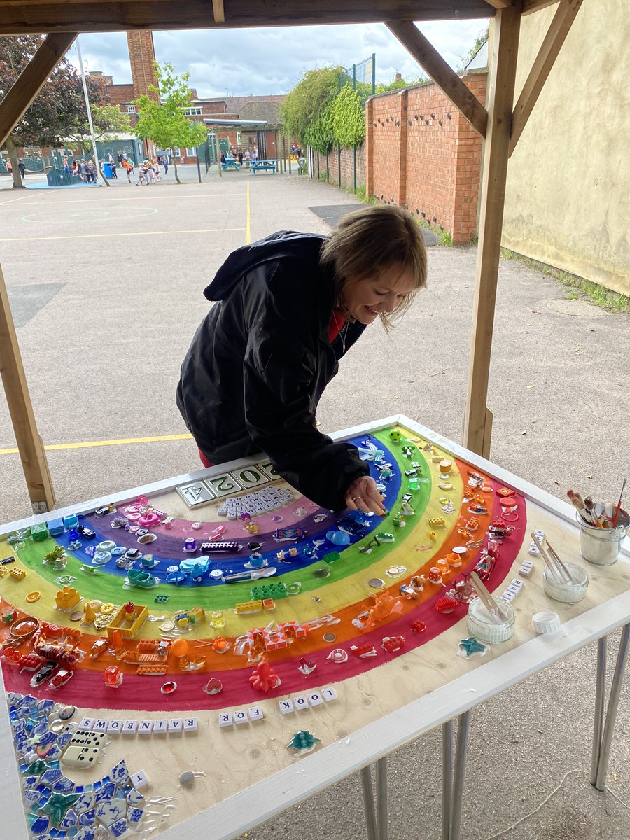 hawthornpri's tweet photo. Our beautiful whole school Mosaic is well under way! By the time it is finished, every child in school will have placed a piece on it and it will be something to treasure for many years to come. Thank you Friends of Hawthorn for organising! https://t.co/HLkPbBkvtU