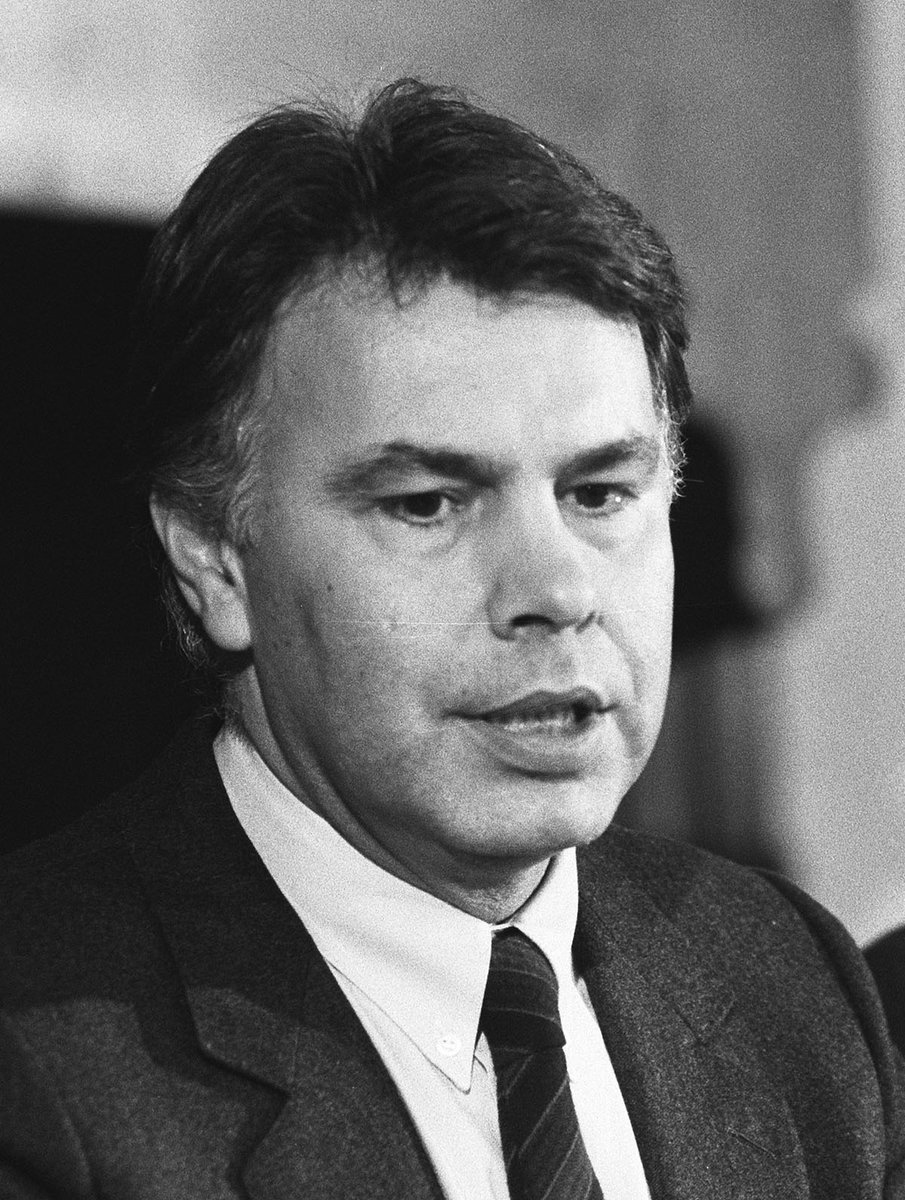 AntonAlmo's tweet image. Felipe González vive en el pasado.