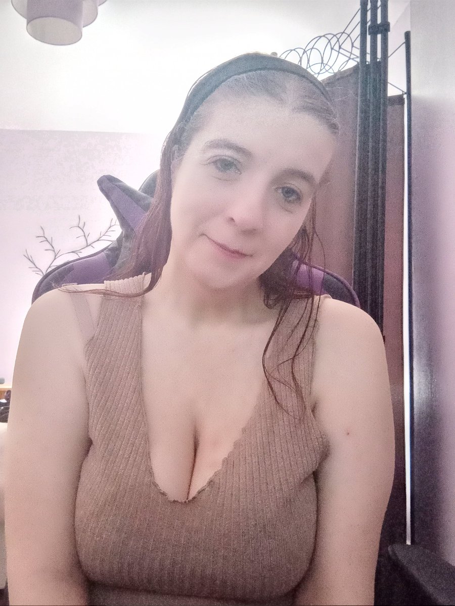 ShellFiona's tweet photo. Please use code:Rose5 for the item shop. #fortnite 
Please Subscribe to my YouTube @theyorkshirerose1093. Thank you😉 https://t.co/TlTnIyUyKK