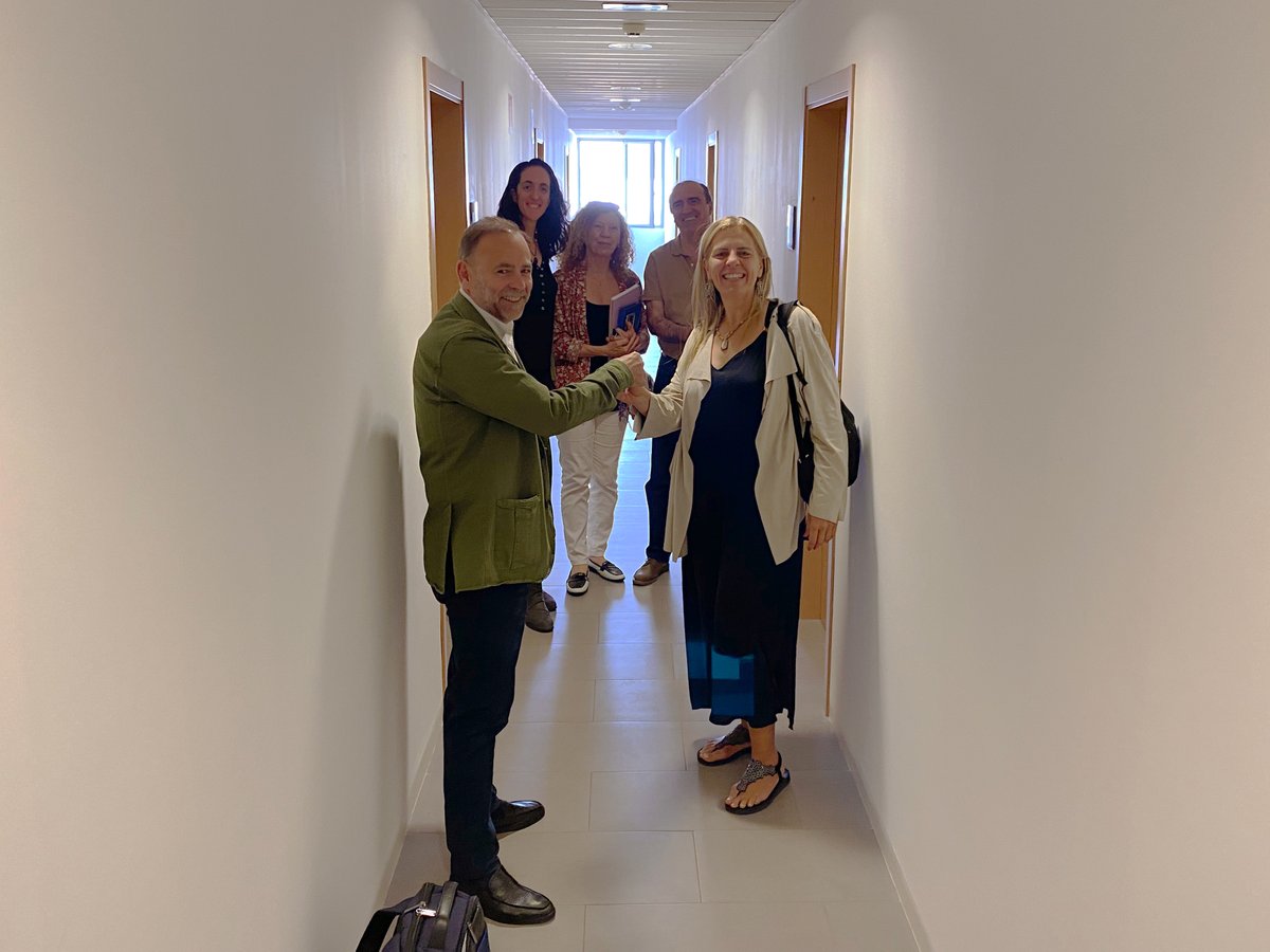 linkbyuma's tweet photo. 🤗¡Bienvenida Pinep Experience! La EBC @InfoUMA, se ha instalado en uno de los espacios de incubadora del @vestudiantesUMA
Ayer, nuestro vicerrector Juan Carlos Rubio les hizo entrega de las llaves de su oficina, y junto a nuestro director @AntPenafiel les dieron la bienvenida 🎉 https://t.co/4bNGpvf2jW