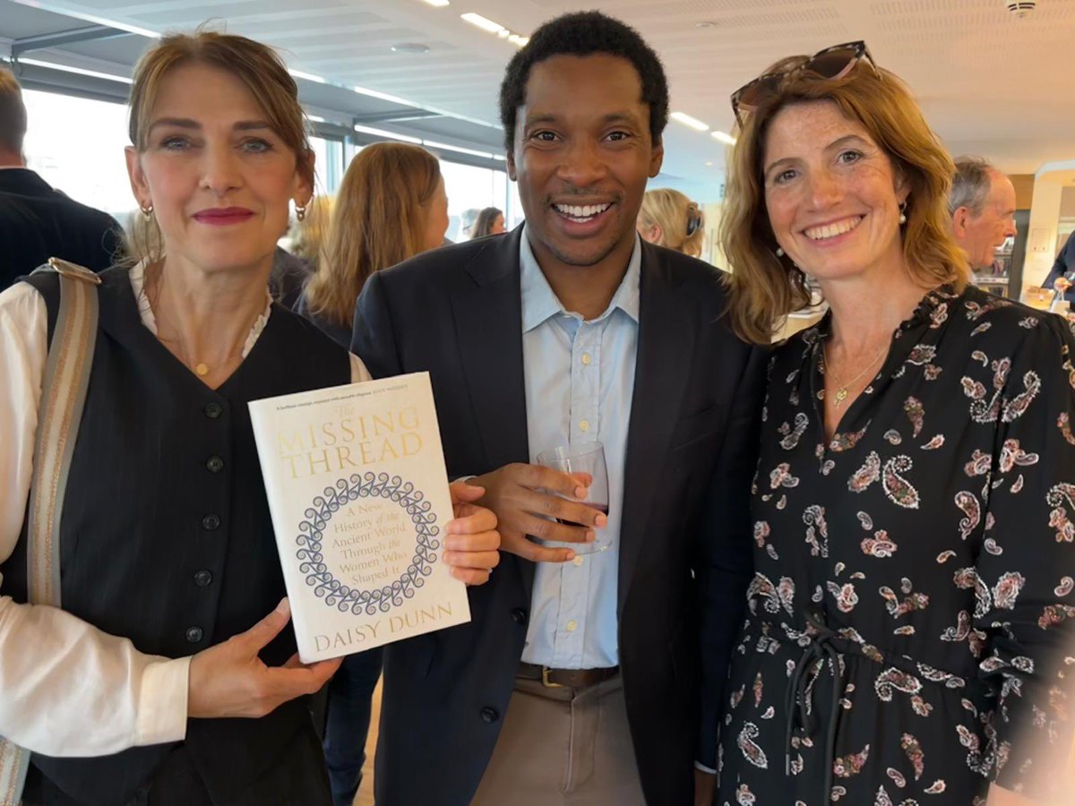 lucymirandaward's tweet image. Congratulations to the goddess-like @DaisyfDunn on the launch of #TheMissingThread - a (much-needed) women’s history of the ancient world (opening chapter: ‘Of Breasts &amp;amp; Bulls’). Great to see @HallieRubenhold, @claremulley @childs_jessie @lukepepera @gordoncorera and more