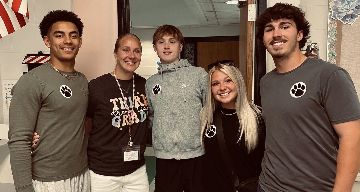 My very first group of students are graduating this year and since I couldn't go to the Parade of Graduates to see them, some of them came to me! I LOVED these kiddos and appreciated @Cnunn6Nunn for organizing it. My heart was so full❤️