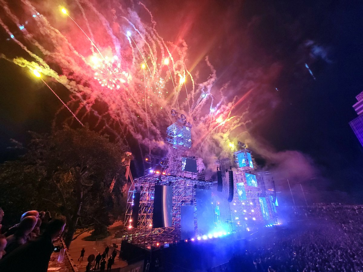 You really had to see the finale of the Jean-Michel Jarre and Brian May Starmus opening concert to believe it. I hadn’t seen so many fireworks at once since Trump was indicted.