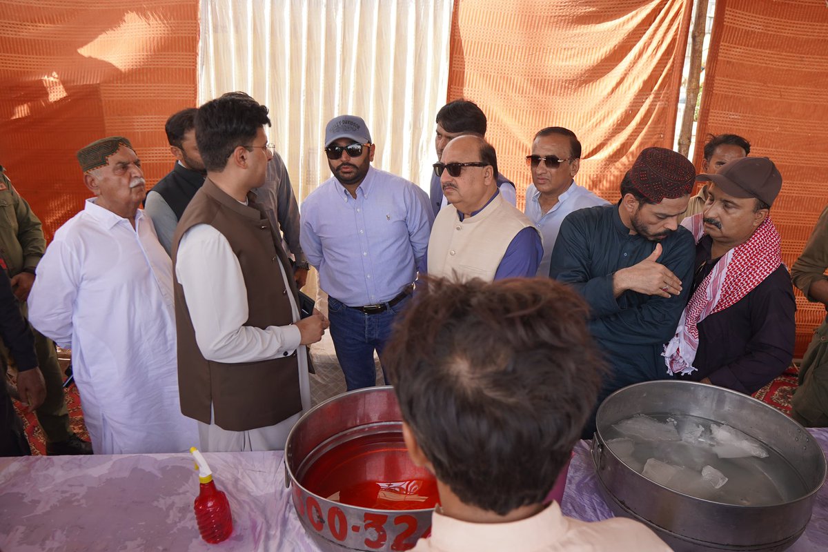Visited heat stroke camps along with Ehsan Qureshi Commissioner Hyderabad Division, Zain ul Abedin Memon DC Hyderabad, Chairman TMC Qasimabad and MC HMC, Cold drinking water and energy drinks are being provided to the public in view of the intense heat in the city of Hyderabad.