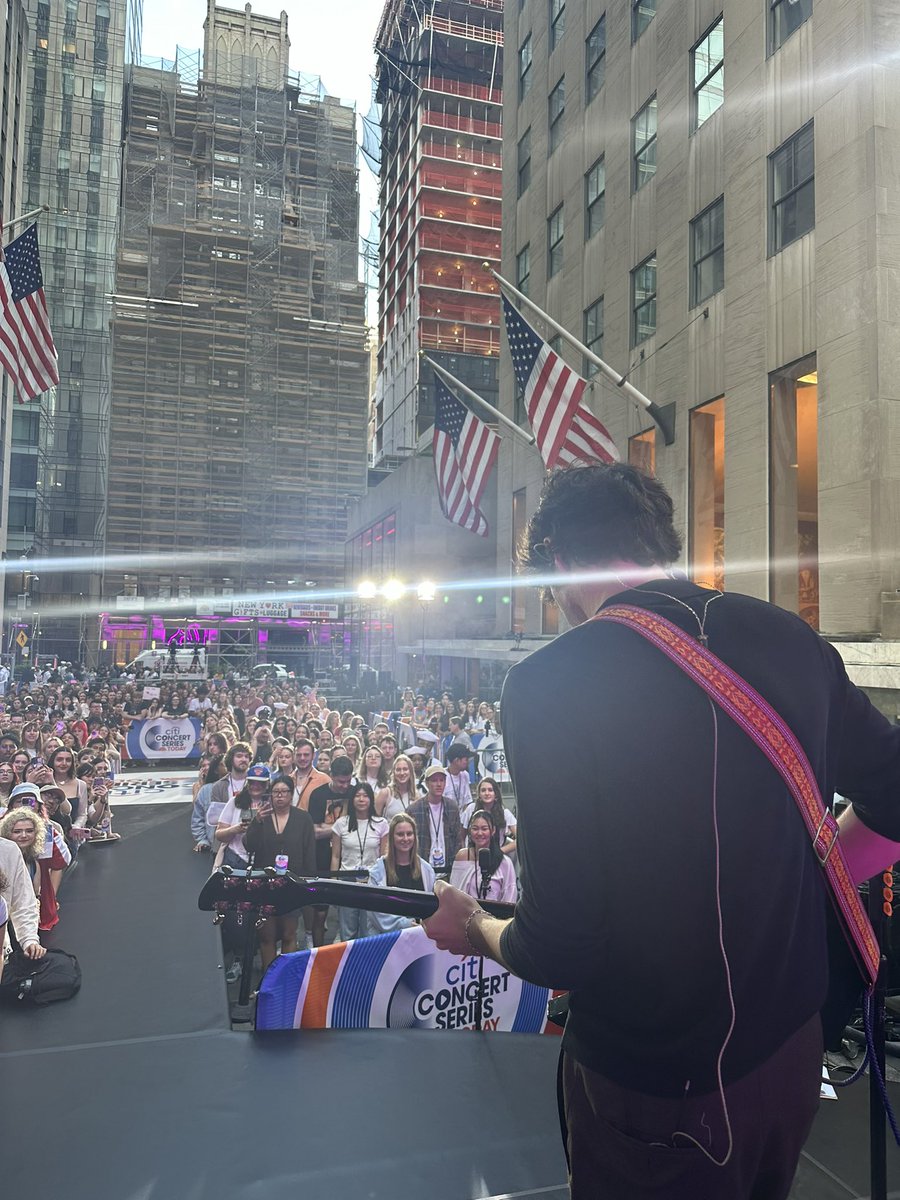 wallowsmusic's tweet image. GOOD MORNING! Tune in to @nbc at 8am ET/PT to watch us perform some songs from Model live on the @TODAYshow. ☀️