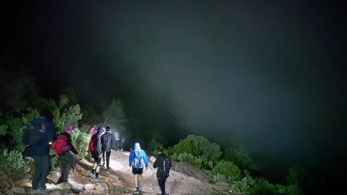 akirasan's tweet photo. Cualquier excusa es buena para hacer una plaquita...hasta una excursión nocturna por la montaña.
Recuerdo para los participantes 😊😊😊
#pcb #pcbart #pcblife #kicad https://t.co/gznTN8Szdy