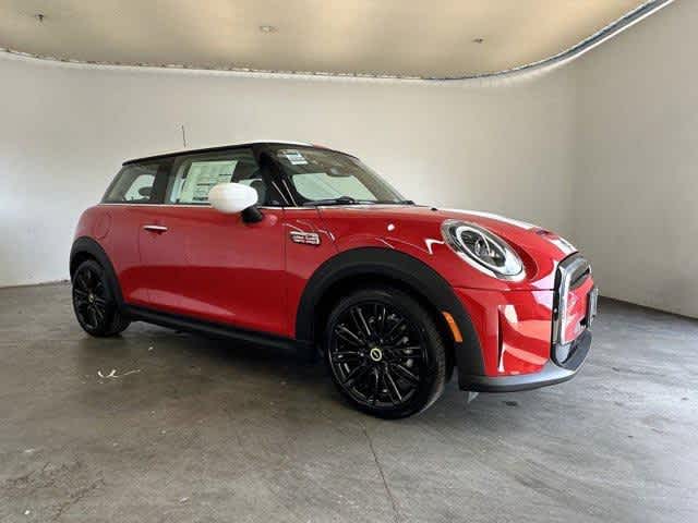 LectriumEVs's tweet photo. Meet the MINI Hardtop 2 Door Cooper SE 2024

✅Brand New
✅Range of 114 mi
✅181hp
✅$26,820 - after potential saving
✅In Oregon

https://t.co/ODw56yYcan

#MINI #CooperSE
@lectrium https://t.co/yEVUJDNt5q