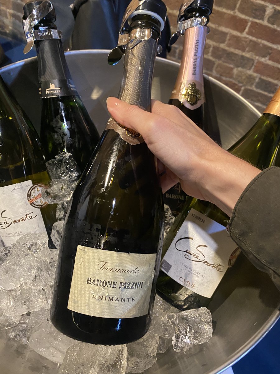 Cheers to a lovely bank holiday weekend 🍾🍷

#organicwine #wine #wineindustry