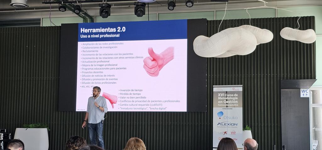 <a href="/emiliomonteb/">Emilio Monte</a>  exponiendo los retos y realidades de la Digitalizacion 
en #gesfar <a href="/sefh_/">S.E.F.H</a>