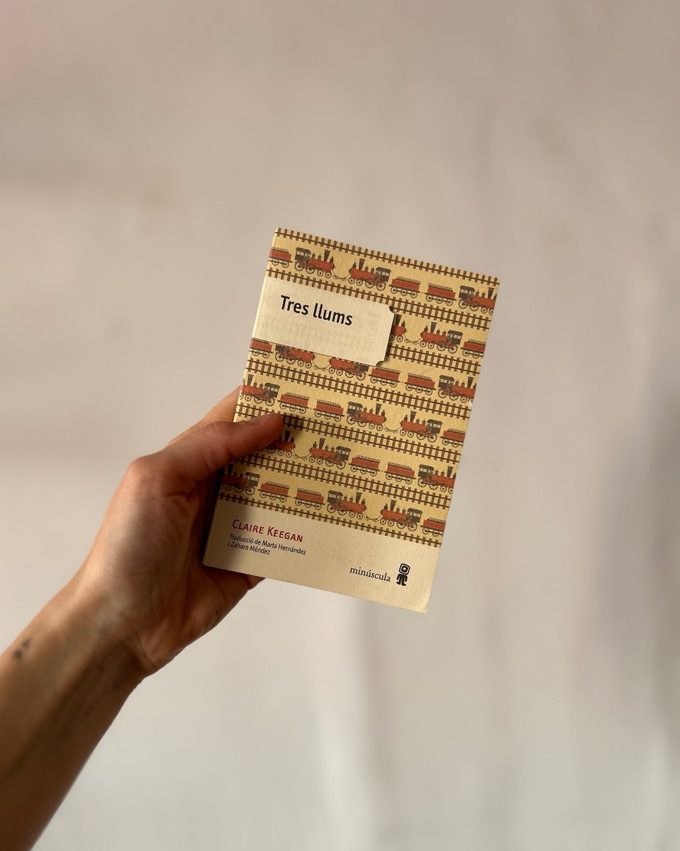 #ClaireKeegan (Irlanda, 1968)

Tot i ser una de les escriptores de parla anglesa més traduïdes de l'actualitat, mai va pensar a escriure. Nascuda en una família rural, va començar a fer-ho estant a l'atur. En parlem al darrer capítol de #RefugiB612 🚀

👉 open.spotify.com/episode/1cwpx0…