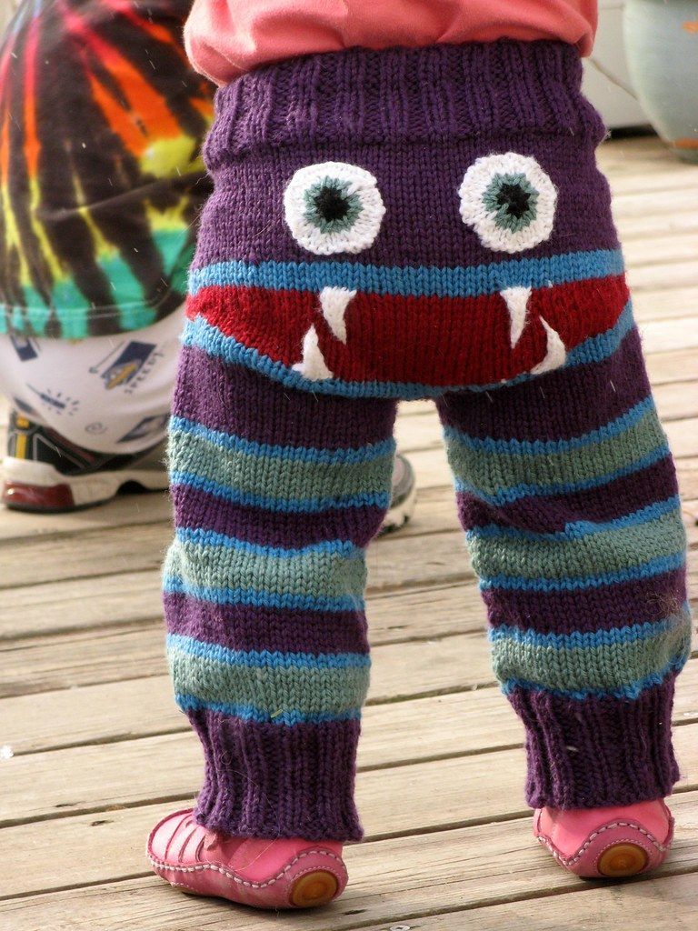 Knit a Pair of Monster Bum Pants! Get the Pattern FREE! 👉 buff.ly/3vqQN7D #knitting #freepattern 👾