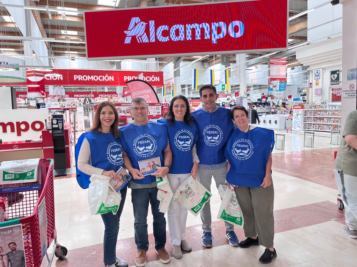 🤗 Encantad@s de colaborar en la #RecogidaDeAlimentos 🍽️  que realiza el <a href="/BancoAlimentosT/">BANCO ALIMENTOS TFE</a> en #LaLaguna y #Tacoronte
 
Ayudando a quien más lo necesita, y reforzando el #Compromiso con nuestra gente

#VoluntariadoCorporativo 🤲 #VeoliaCares