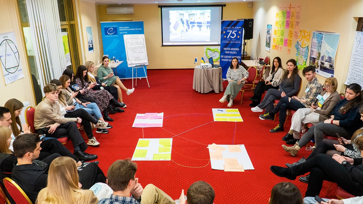 The updated edition of the manual on #HumanRights #Education with the participation of young people 'Compass' was edited & published in Ukrainian within the framework of #CouncilOfEurope Project 'Youth for Democracy in Ukraine'. Read more & download it⤵️ coe.int/en/web/kyiv/-/…