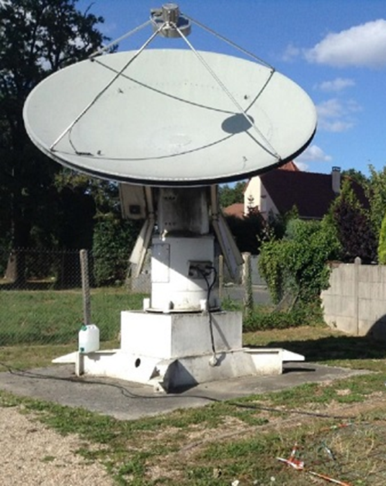 𝐀𝐧𝐭𝐞𝐧𝐧𝐞 𝐛𝐢𝐞𝐧𝐭𝐨̂𝐭 𝐒𝐃𝐅 𝐜𝐡𝐞𝐫𝐜𝐡𝐞 𝐭𝐞𝐫𝐫𝐚𝐢𝐧 𝐝'𝐚𝐜𝐜𝐮𝐞𝐢𝐥 (thread)
Depuis quelques mois je suis l'heureux propriétaire de cette antenne, anciennement #f6ksx et #f1ehn,  gentiment herbergée sur un terrain géré par l'AAV à #orsay depuis 2008 ....