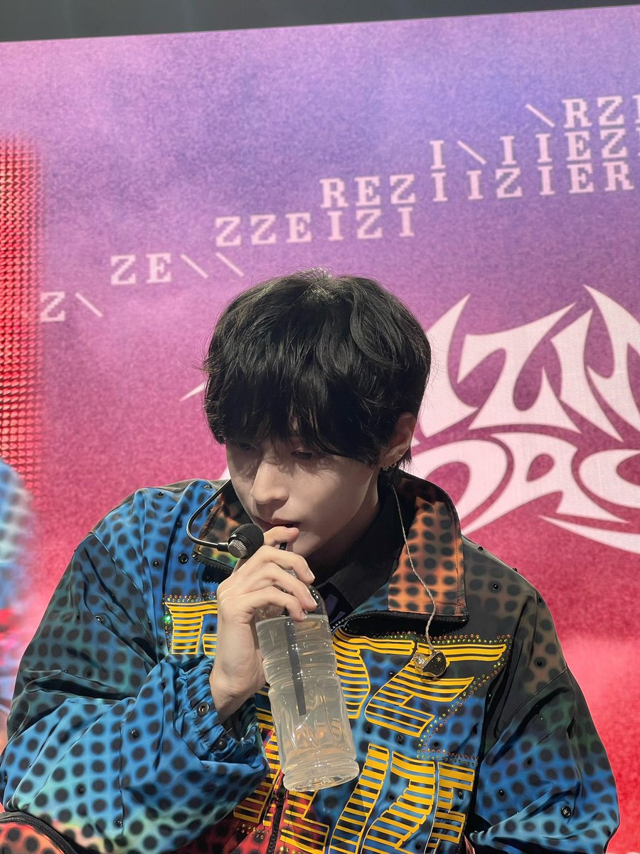 riize__0315's tweet photo. ちょっと何も理解できなくてしぬ https://t.co/dojBSntiXG
