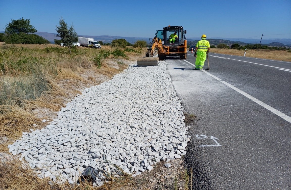 ✅ Licitamos por 22,5 M€ un contrato de conservación de carreteras en la provincia de Ávila. Incluye la reposición de la valla de cerramiento de un tramo de la AV-20 y la rehabilitación del firme de 4 km en la N-403. +info 🔗 transportes.gob.es/el-ministerio/…